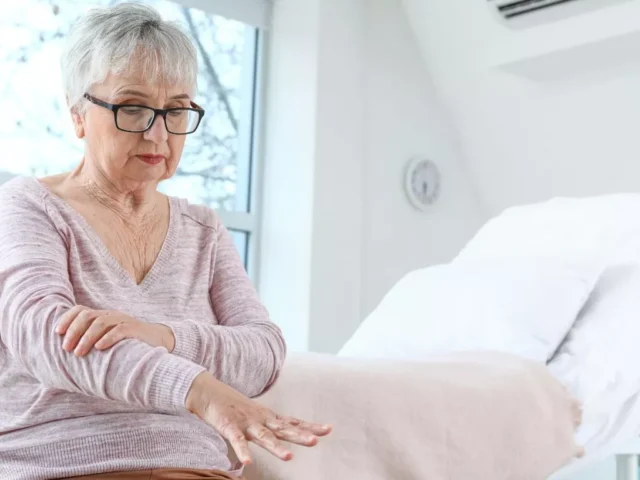 Científicos franceses exploran la estimulación lumínica como vía prometedora para frenar el avance del Parkinson