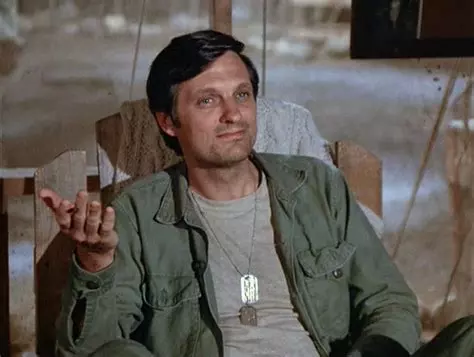 🎭 Alan Alda comparte su secreto para vivir con Párkinson: “Reír es lo que me mantiene vivo”